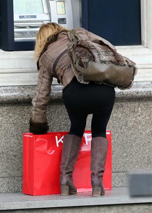 Geri Halliwell grabs a coffee in London February 4, 2013