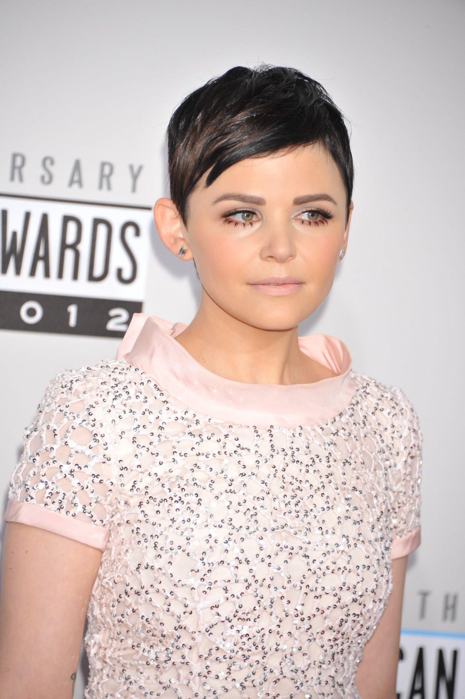 Ginnifer Goodwin Pictures Ginnifer Goodwin American Music Awards (November 18, 2012)