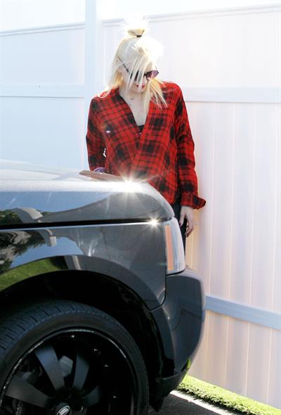 Gwen Stefani in Malibu 10/19/13  
