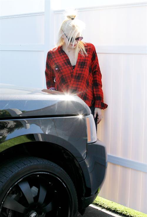 Gwen Stefani in Malibu 10/19/13  