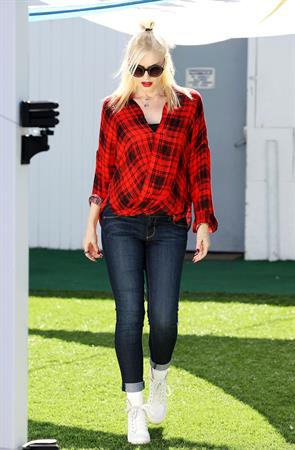 Gwen Stefani in Malibu 10/19/13  