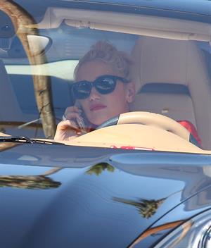 Gwen Stefani Spotted entering a store in Studio City (October 13, 2012) 