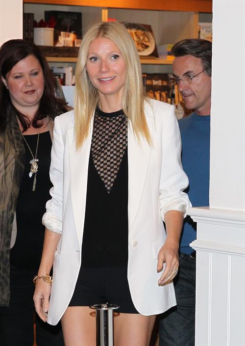 Gwyneth Paltrow Pictures Gwyneth Paltrow Book signing at Williams-Sonoma in Beverly Hills on Apr. 5, 2013