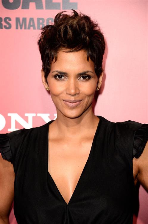Halle Berry  The Call  Hollywood premiere 3/5/13  