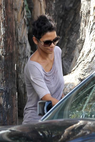 Halle Berry and Olivier Martinez house hunting in Malibu Sept 29, 2012 