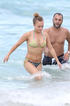 Hayden Panettiere - Bikini candids in Miami 9/1/13