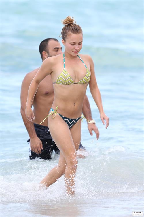 Hayden Panettiere - Bikini candids in Miami 9/1/13