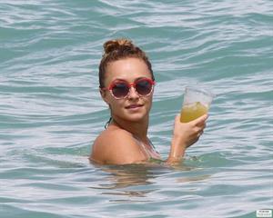 Hayden Panettiere - Bikini candids in Miami 9/1/13