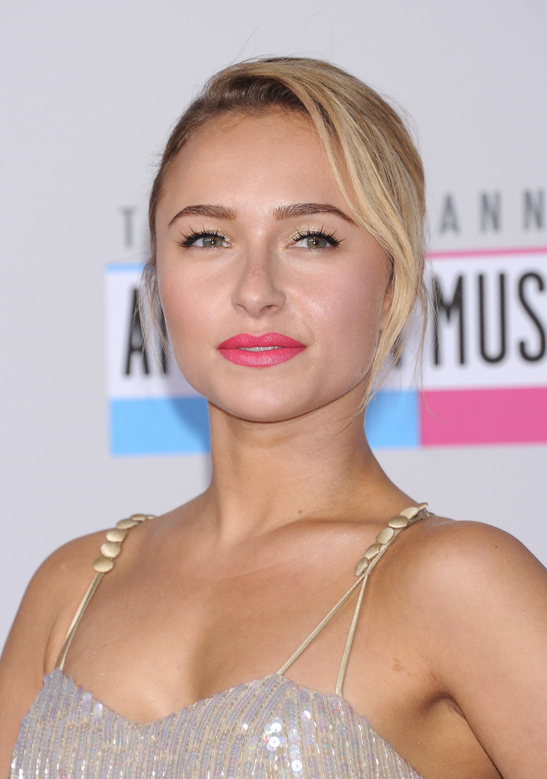 Hayden Panettiere American Music Awards (November 18, 2012) 