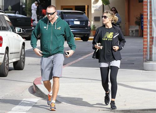 Heidi Klum Spotted leaving the gym and grabbing Starbucks in Brentwood (November 14, 2012) 