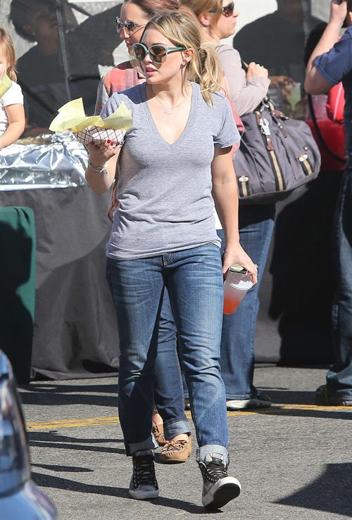 Hilary Duff – Farmers Market in Studio City 11/10/13  