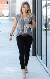 Hilary Duff Stops at Starbucks for an iced drink while out and about in Los Angeles (September 6, 2013) 