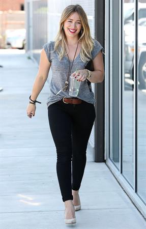 Hilary Duff Stops at Starbucks for an iced drink while out and about in Los Angeles (September 6, 2013) 