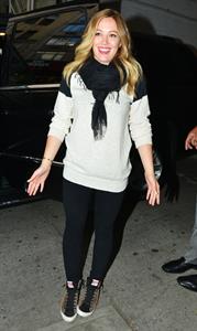 Hilary Duff Greets Fans at the Rachel Ray Show in New York City (02.05.2013) 