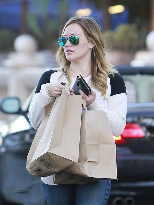 Hilary Duff shops for groceries at Ralph's in Beverly Hills 1/20/13 
