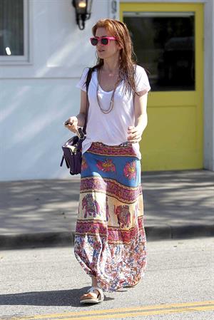 Isla Fisher leaving the Byron and Tracey Salon in Beverly Hills on April 4, 2012