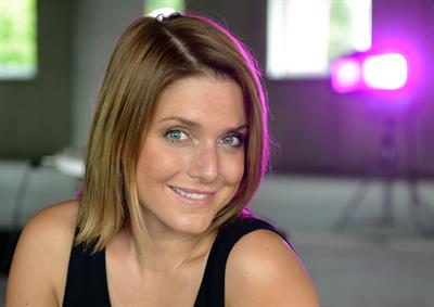 Jeanette Biedermann posiert am Rande der Dreharbeiten zur Serie 'Hauptstadtrevier' in Berlin 26.07.12