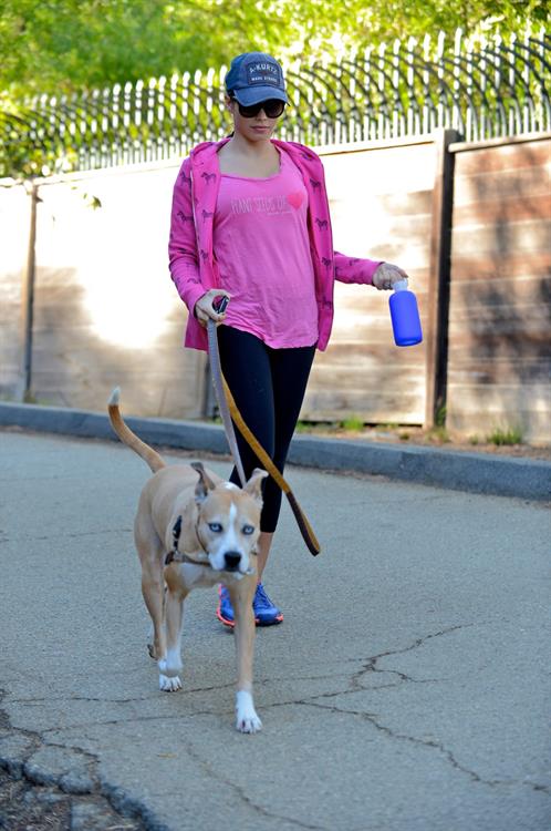 Jenna Dewan Takes her dog for a walk in Runyon Canyon, Los Angeles (November 16, 2012) 