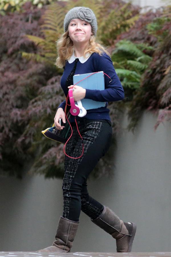 Jennette McCurdy leaving her hotel in Vancouver 11/1/12 