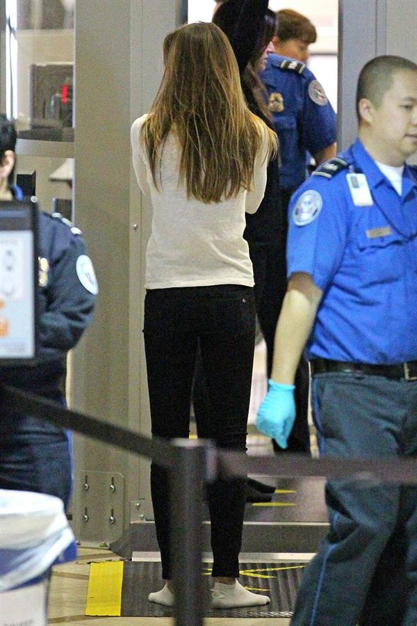 Jennifer Carpenter arrives at LAX to catch a flight out of town - January 21, 2013 
