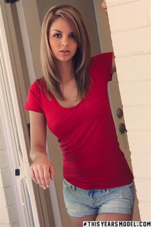 Aspen Martin Pictures Aspen Martin : Aspen Behind the Screen Door