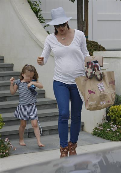 Jennifer Garner Takes daughter Seraphina Affleck to private party in Brentwood (April 28, 2013) 