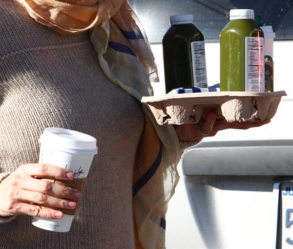 Jennifer Garner - Leaving Starbucks in LA 2/15/13  