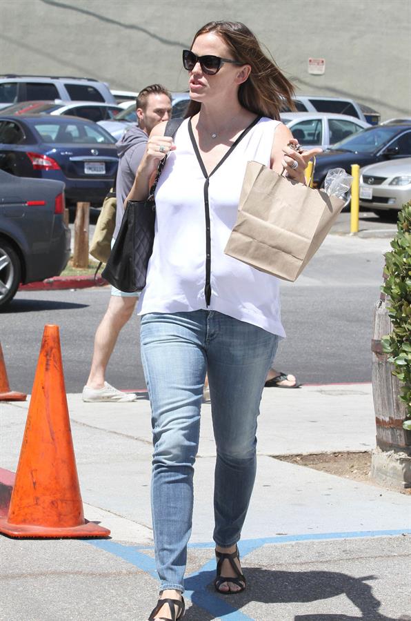 Jennifer Garner went to the Tavern for brunch in Santa Monica 
August 9, 2012 