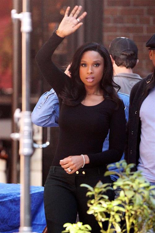 Jennifer Hudson Films a Weight Watcher commercial in Los Angeles (November 16, 2012) 