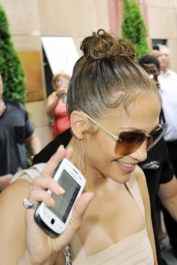 Jennifer Lopez dinner at Bubbys in New York City on July 24, 2012