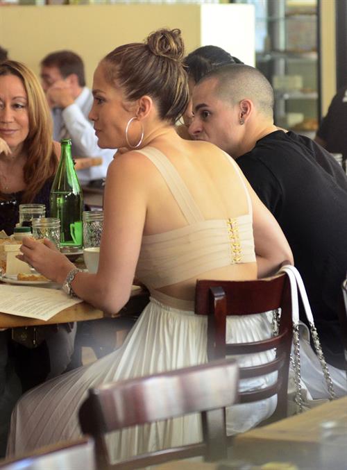 Jennifer Lopez dinner at Bubbys in New York City on July 24, 2012