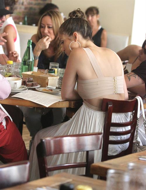 Jennifer Lopez dinner at Bubbys in New York City on July 24, 2012