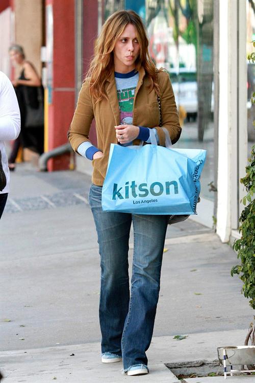 Jennifer Love Hewitt Shopping at Kitson in Beverly Hills April 6, 2013 