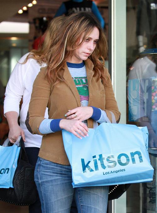 Jennifer Love Hewitt Shopping at Kitson in Beverly Hills April 6, 2013 