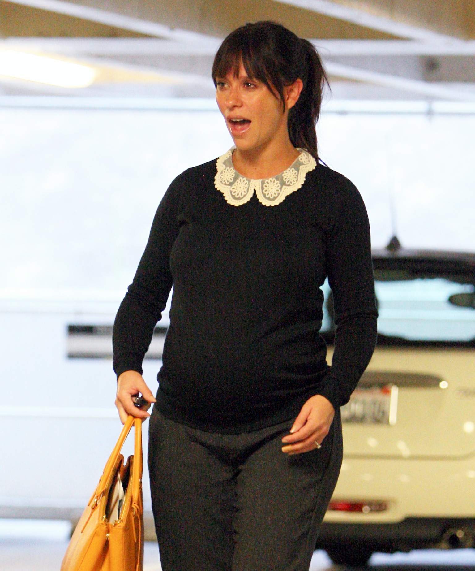 Jennifer Love Hewitt Pictures Jennifer Love Hewitt spotted out and about in Beverly Hills October 1, 2013