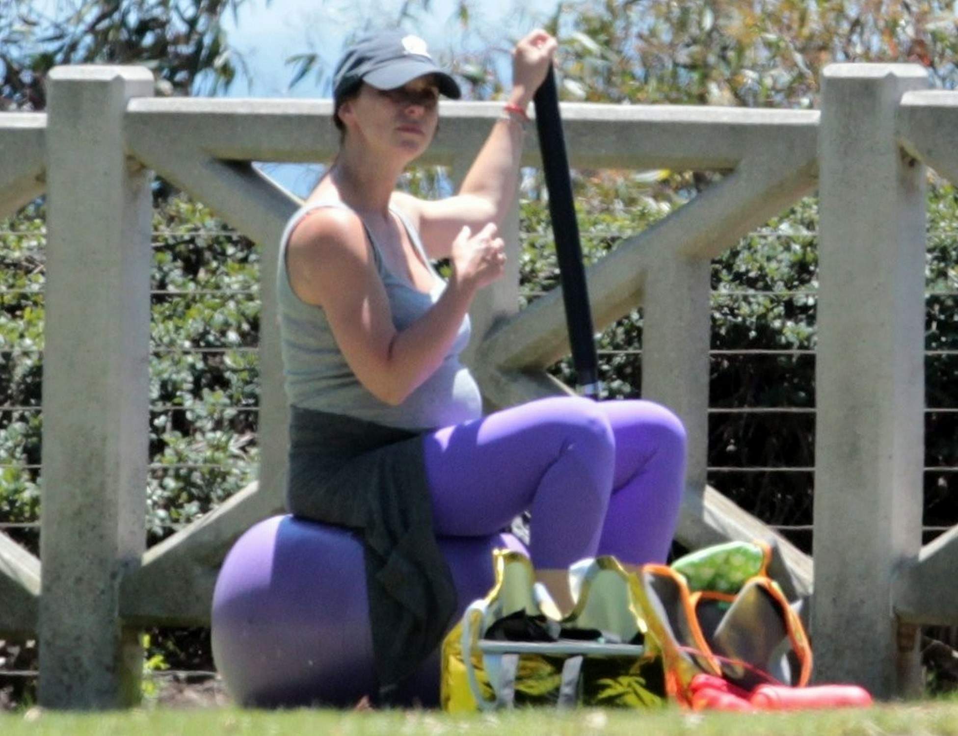 Jennifer Love Hewitt Jennifer Love Hewitt doing a yoga session in Santa Monica August 8, 2013  