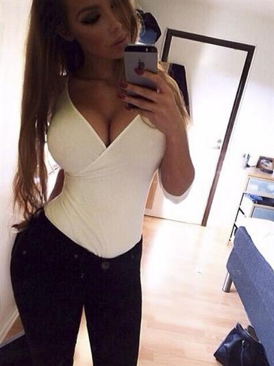 Ines Helene taking a selfie