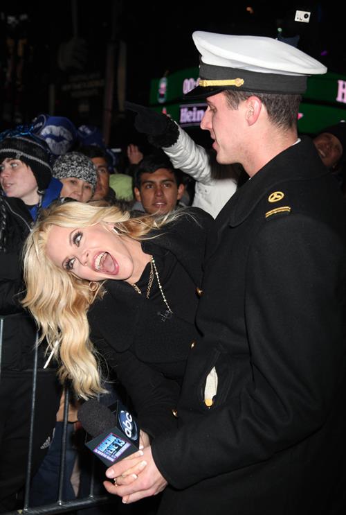 Jenny McCarthy Pictures Jenny McCarthy New Year's Eve 2013 at Times Square in NYC 12/31/12