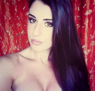 Valentina Vignali taking a selfie