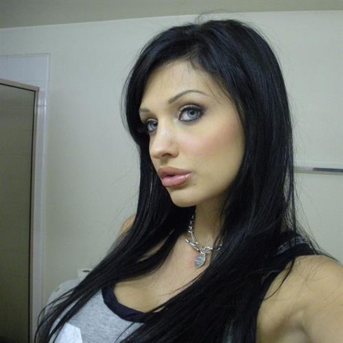 Aletta Ocean taking a selfie