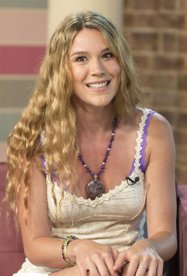 Joss Stone - This Morning Show in London (July 25, 2012)