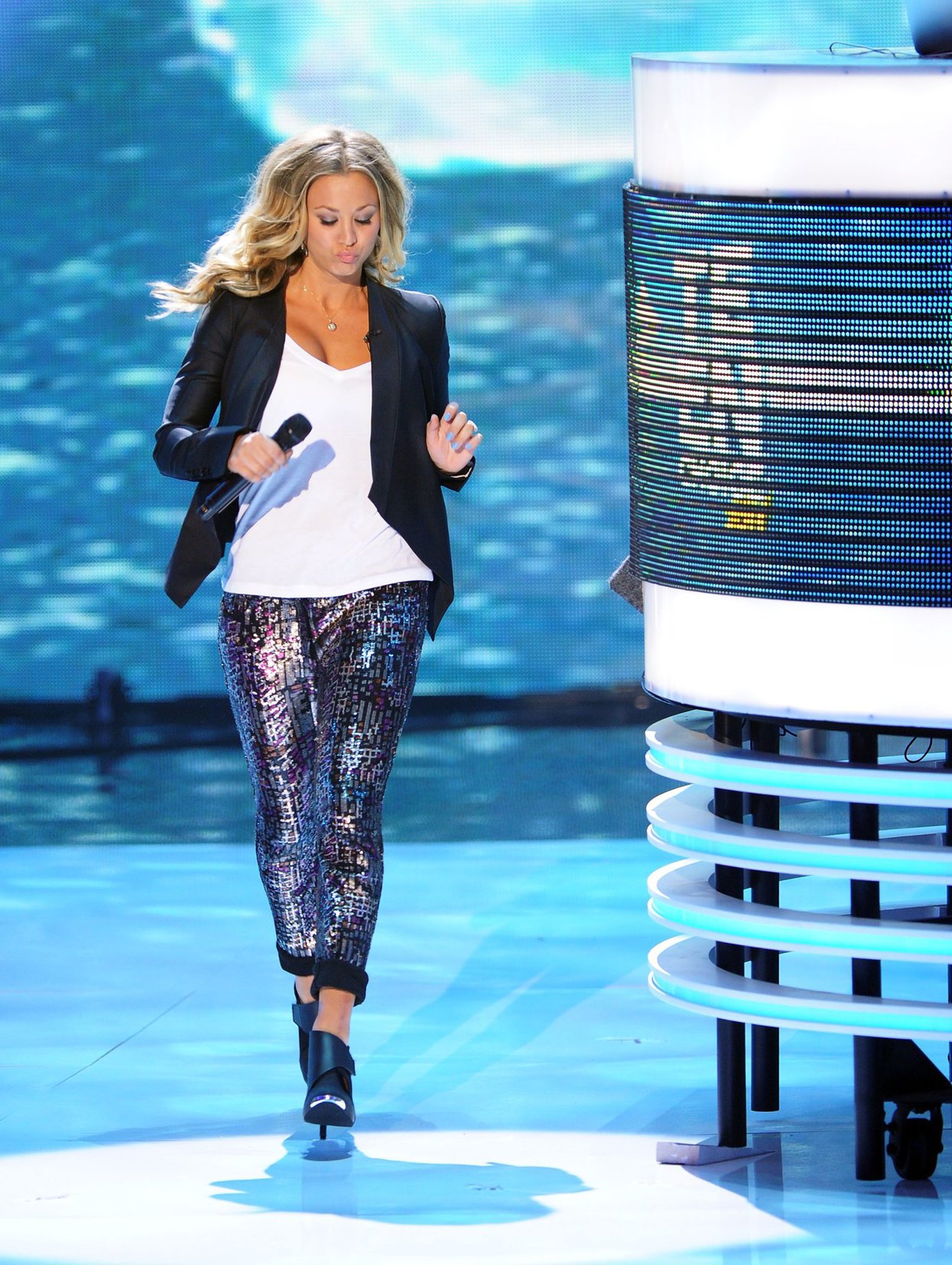 Kaley Cuoco 2011 at the Teen Choice Awards on August 7, 2011
