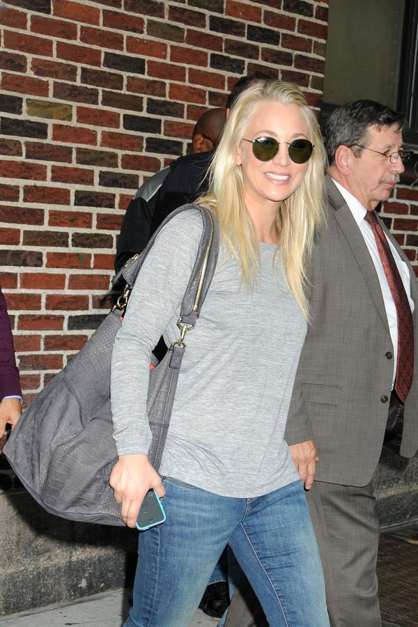 Kaley Cuoco  At the Late Show With David Lettermen - September 25, 2012 