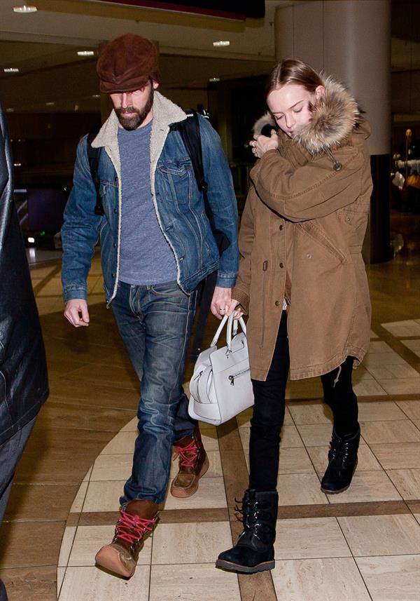 Kate Bosworth Arrives at Los Angeles International Airport (04.02.2013) 