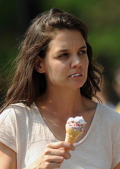 Katie Holmes Films  Mania Days  in Washington Square Park (May 21, 2013) 