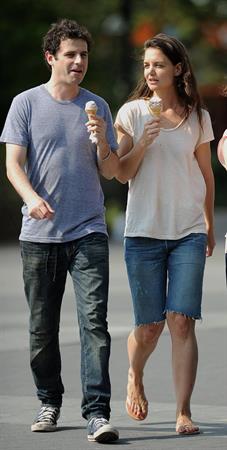 Katie Holmes Pictures Katie Holmes Films  Mania Days  in Washington Square Park (May 21, 2013)