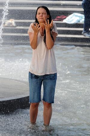 Katie Holmes Pictures Katie Holmes Films  Mania Days  in Washington Square Park (May 21, 2013)