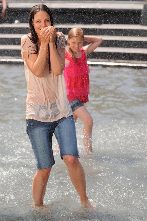 Katie Holmes Pictures Katie Holmes Films Mania Days in Washington Square Park (May 21, 2013)