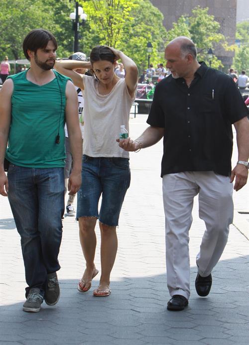 Katie Holmes Pictures Katie Holmes Films Mania Days in Washington Square Park (May 21, 2013)