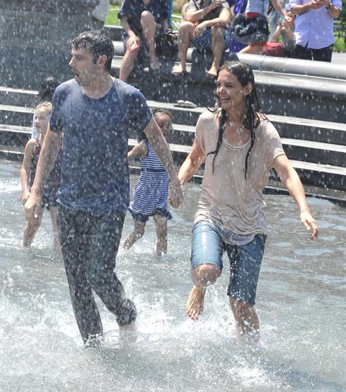 Katie Holmes Pictures Katie Holmes Films Mania Days in Washington Square Park (May 21, 2013)